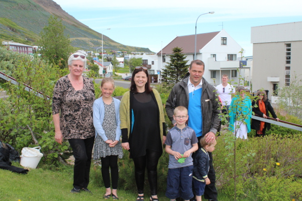 Gróðursetning til heiðurs Vigdísi Finnbogadóttir Gróðursetning til heiðurs Vigdísi Finnbogadóttur