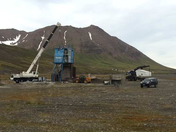 Steypustöðin í Ólafsfirði rifin niður