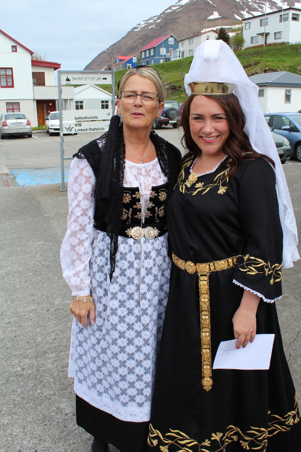Tvær þjóðlegar Tvær þjóðlegar