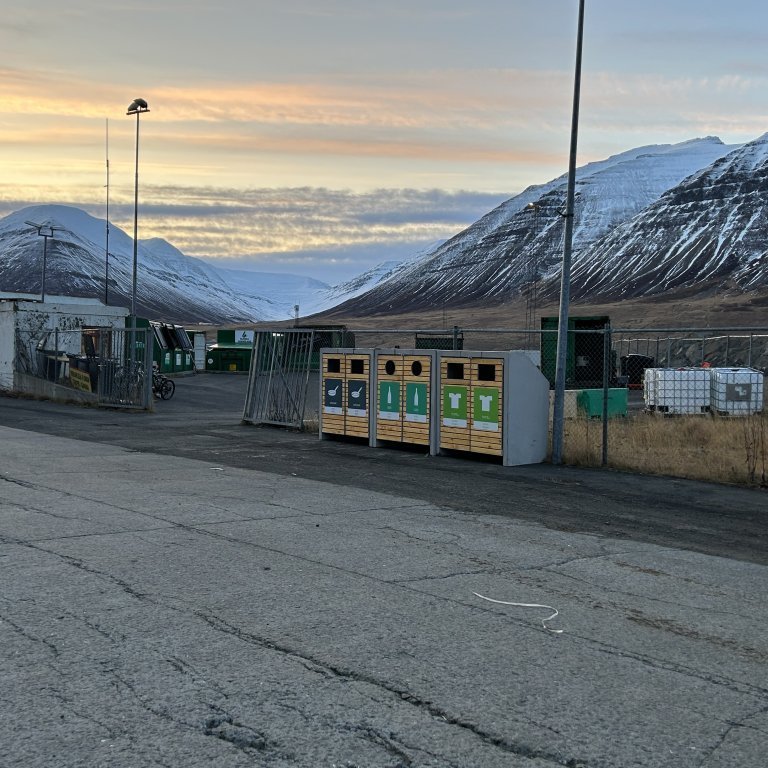 Grendargámar við gámasvæðið Námuvegi á Ólafsfirði