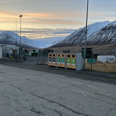 Grendargámar við gámasvæðið Námuvegi á Ólafsfirði