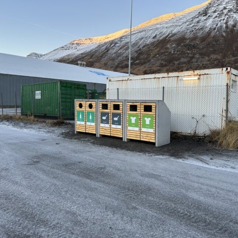 Grendargámar við gámasvæðið við Ránargötu á Siglufirði 