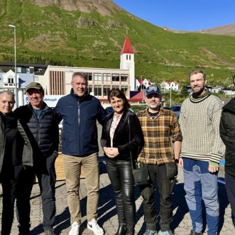 Bæjarstjórn ásamt Bjarna Benediktssyni, forsætisráðherra, Sigríði Ingvarsdóttur, Gesti Hanssyni og Jóhanni K. Jóhannssyni