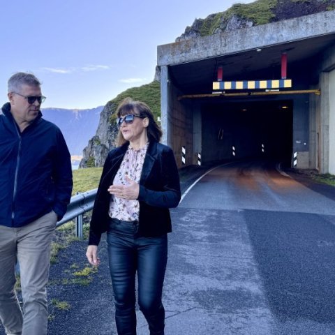Sigríður Ingvarsdóttir og Bjarni Benediktsson við Strákagöng