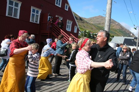 Á eftir síldarsöltun er öllu jöfnu stiginn dans