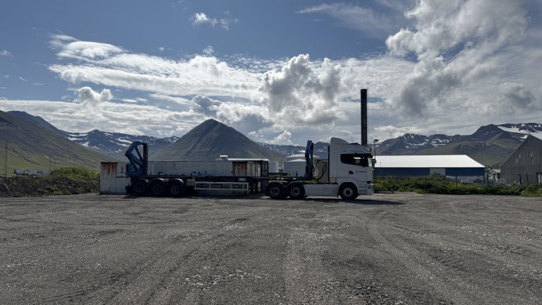 Flutningur gámasvæðis hafinn